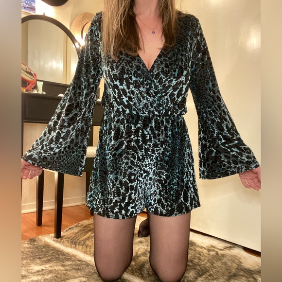 NWT Teal and black velour snakeskin bell sleeve romper - Picture 1 of 8